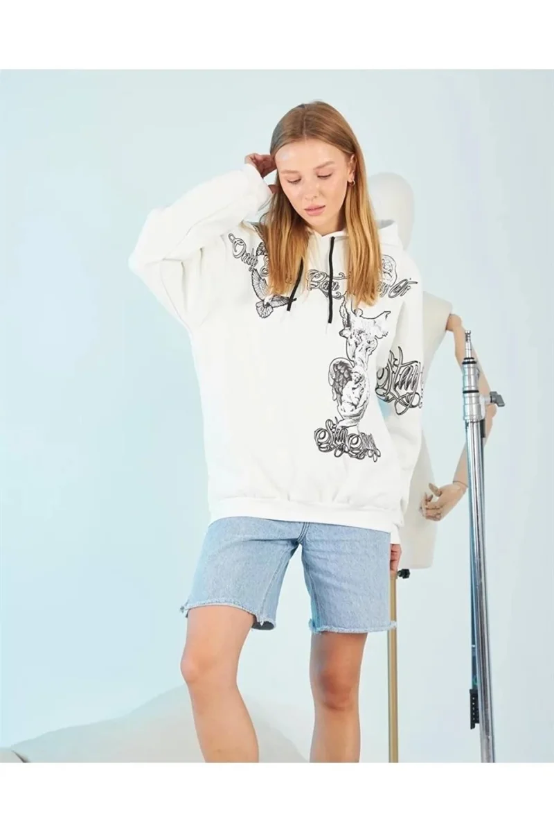Kapüşonlu Üç İplik Sweatshirt – Beyaz Strong Heykel Baskılı, Rahat Kalıp, Kanguru Cepli Modern Tasarım -
