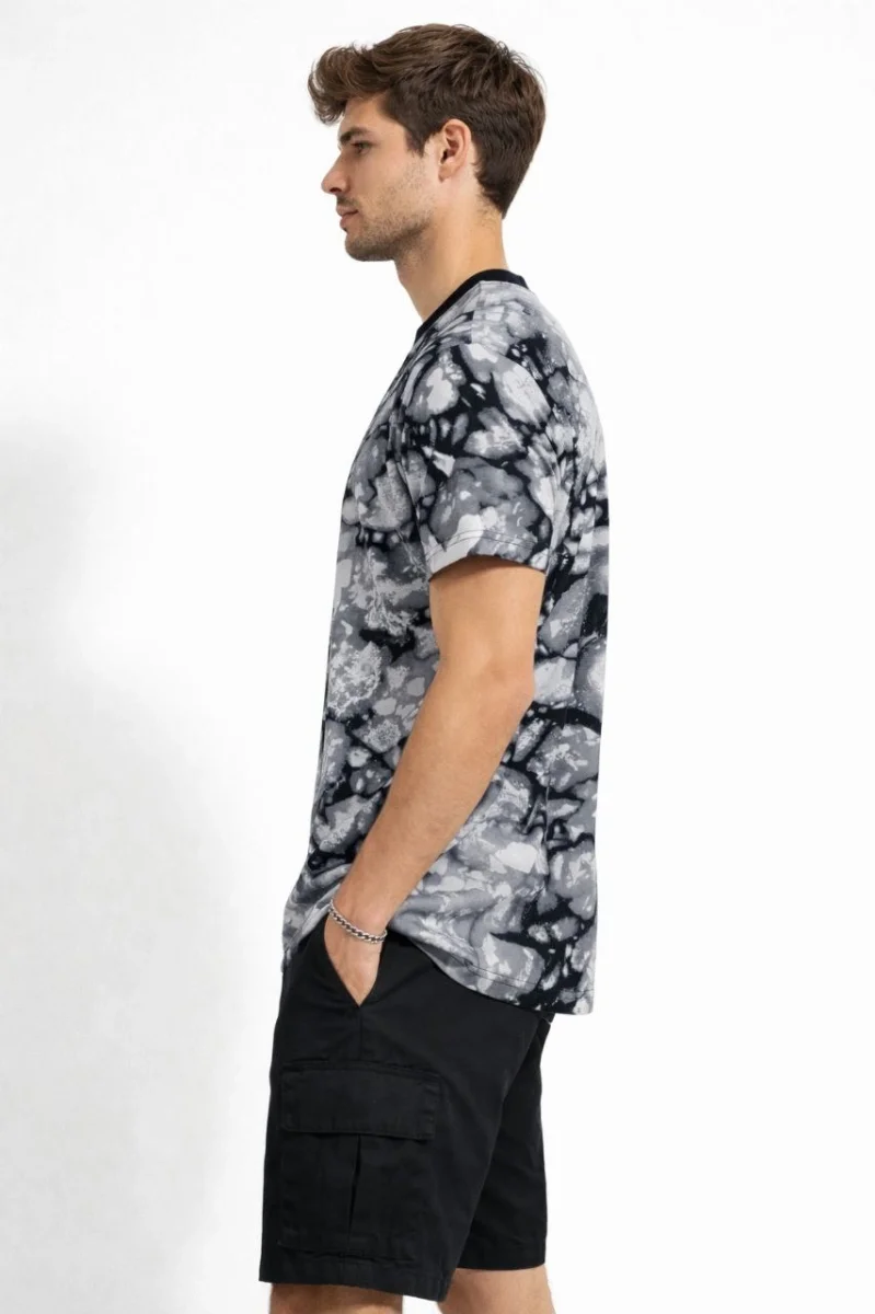 Erkek Siyah Gri Taş Desenli Tişört – Regular Fit, Bisiklet Yaka, Dijital Baskılı Modern Tasarım T-Shirt - Siyah