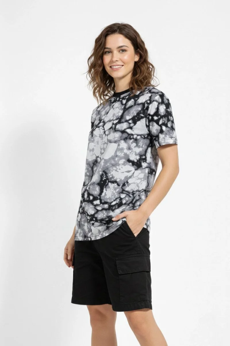 Kadın Siyah Gri Taş Desenli Tişört – Regular kalıp, Bisiklet Yaka, Dijital Baskılı Modern Tasarım T-Shirt - Siyah