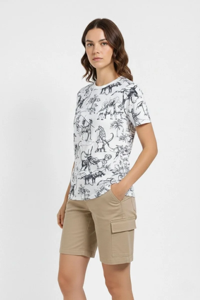 Kadın Beyaz Dinozor Desenli Tişört – Regular Kalıp, Bisiklet Yaka, Dijital Baskılı Pamuklu T-Shirt - Beyaz