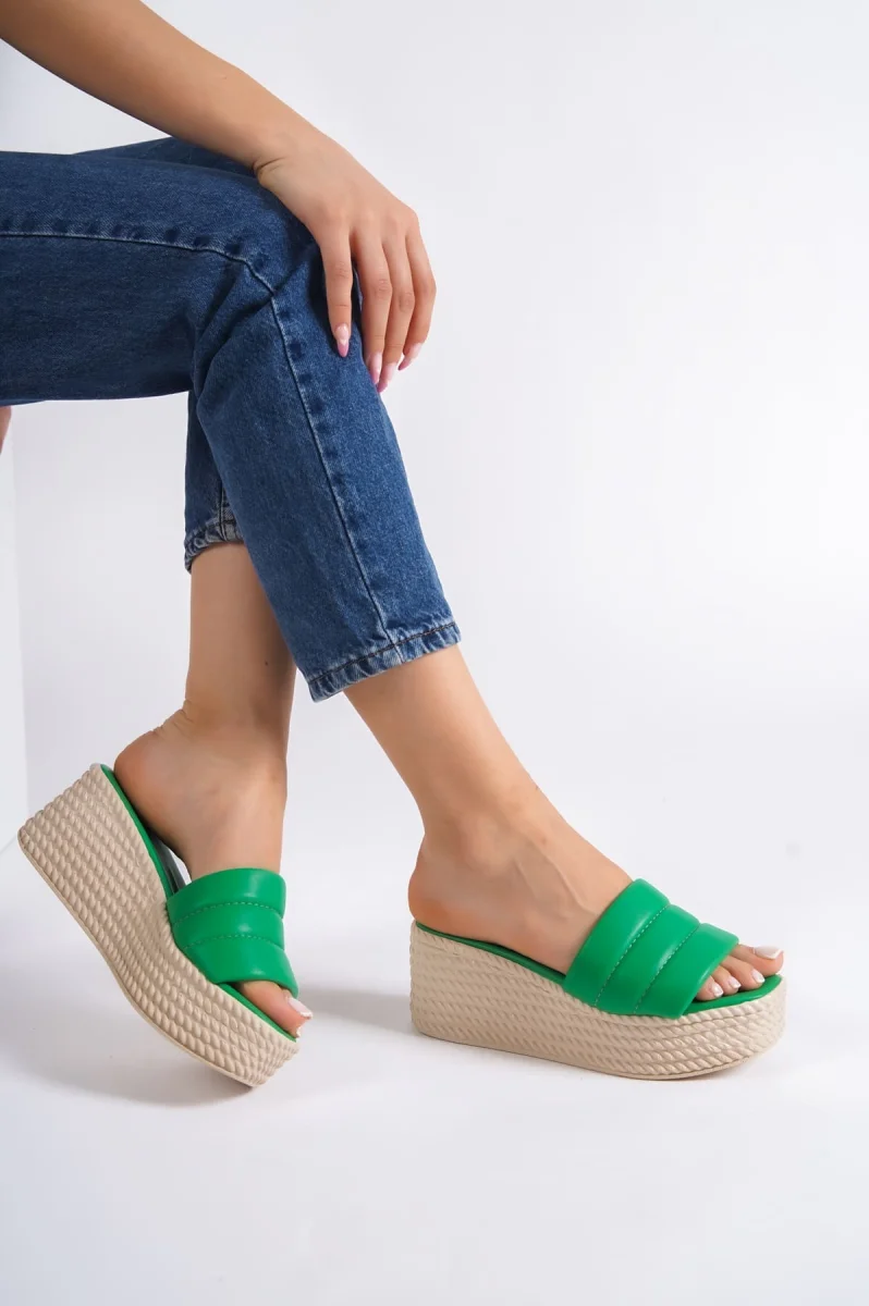 REINA Dolgu Topuklu Ortopedik Taban Hasır Görünümlü Kadın Terlik CKT - Yeşil