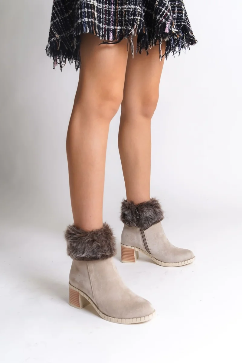 JULIA Fermuarlı Ortopedik Taban Tüylü Topuklu Süet Kadın Bot SKT - Krem