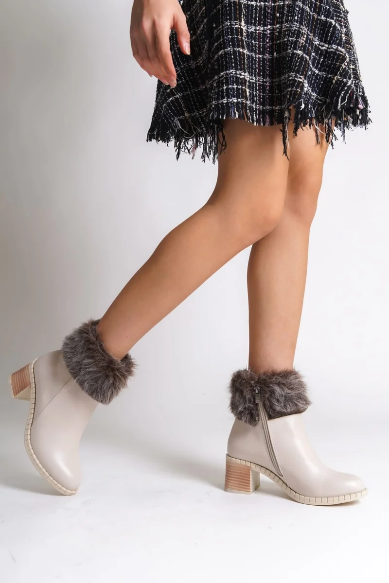 JULIA Fermuarlı Ortopedik Taban Tüylü Topuklu Kadın Bot CKT - Krem