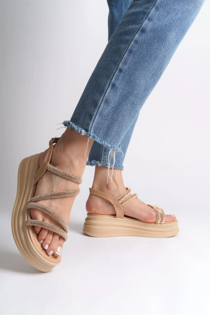 RILEY İnce Tokalı Taşlı Şeritli Ortopedik Taban Kadın Sandalet CTT - Ten