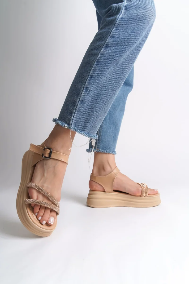 ZLOHE Kalın Tokalı Taşlı Şeritli Ortopedik Taban Kadın Sandalet CTT - Ten