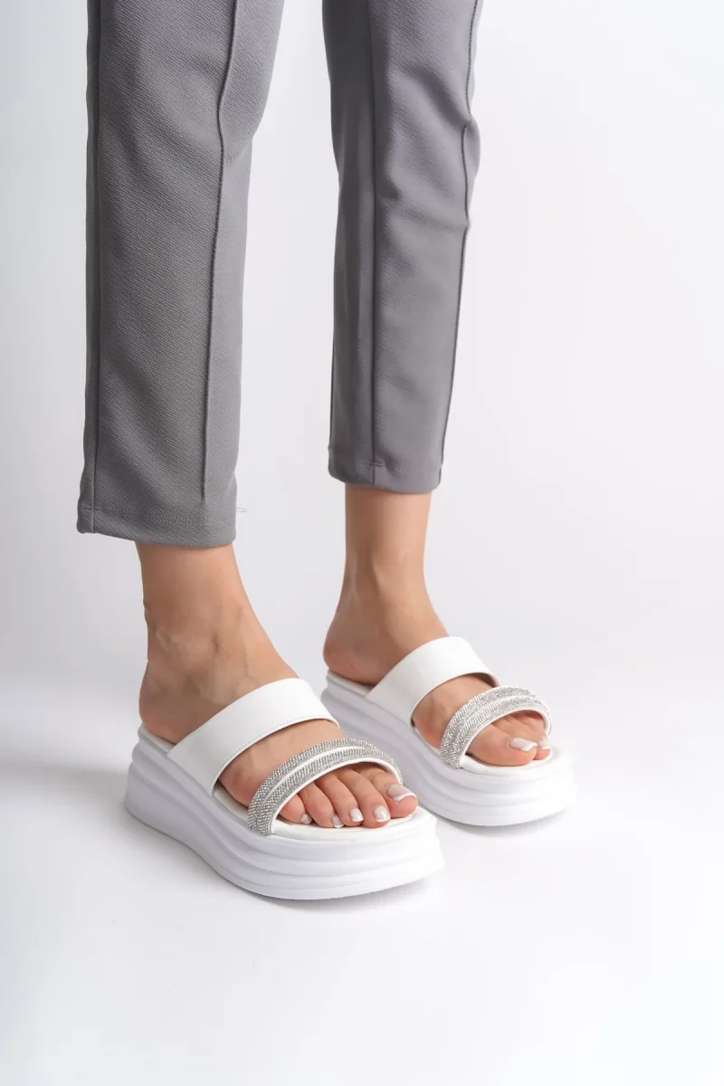 SARAH Düz Topuklu Taşlı Şeritli Kalın ve Ortopedik Taban Kadın Terlik  CBT - Beyaz