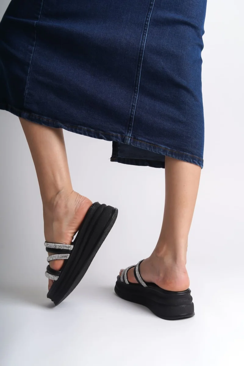 ELISE Düz Topuklu Şeritli Taşlı Kalın ve Ortopedik Taban Kadın Terlik CST - Siyah