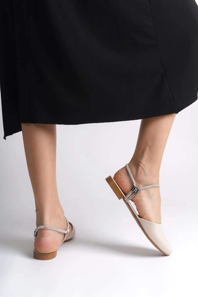 ARIANA Lastikli Ortopedik Rahat Taban Bilekten Taş Detaylı Kadın Babet Ayakkabı  CKT - Krem