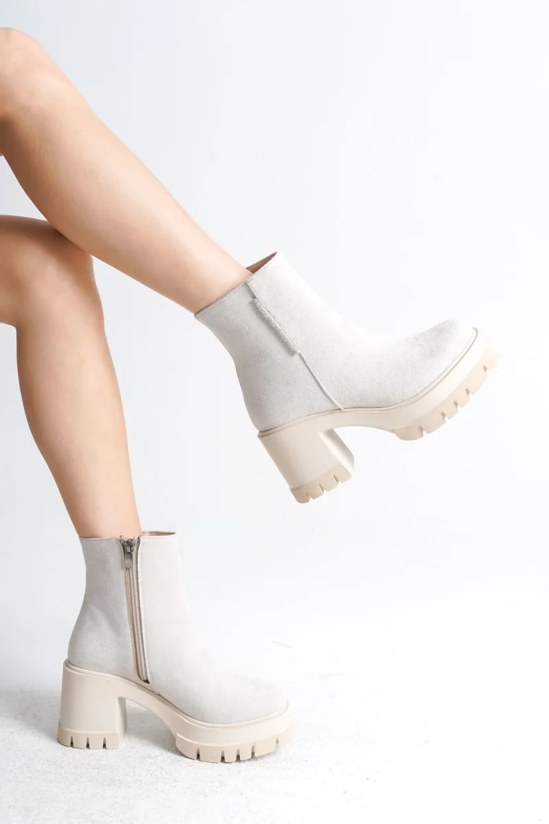 LISSE Fermuarlı Ortopedik Taban Kalın Topuklu Süet Kadın Bot  SKT-  Krem