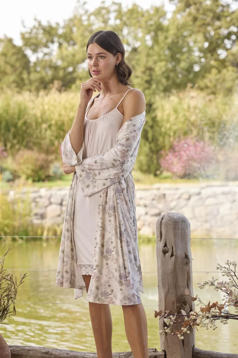 Çiçek Desenli Ve Dantelli Sabahlık Takımı