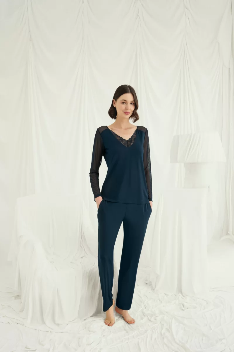 Sırt Dekolteli Uzun Kollu Tüllü Ve Dantelli Pijama Takımı