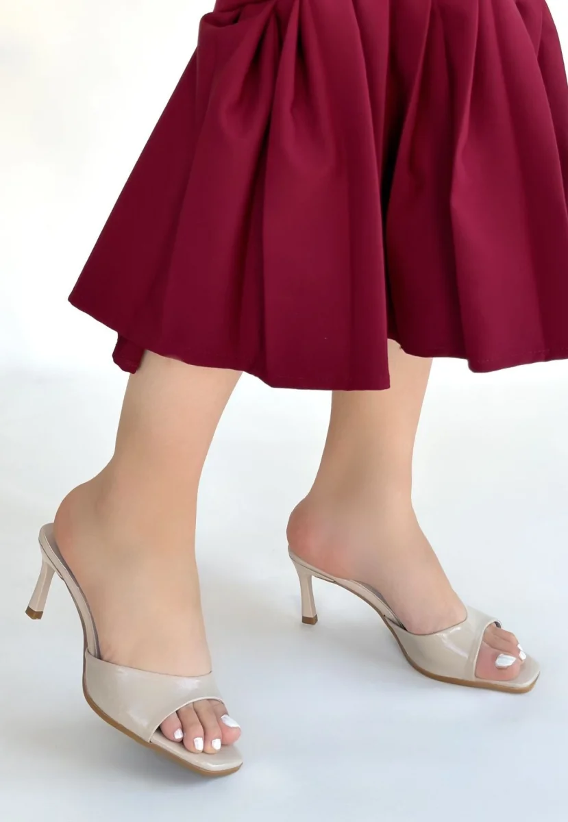 Ribay Bej Rugan Topuklu Terlik