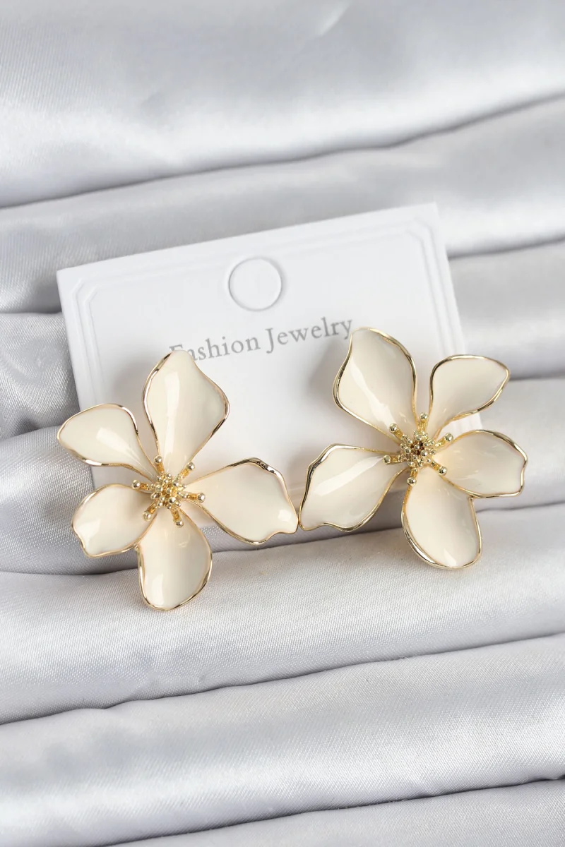 Krem Mineli Çiçek Model Pirinç Kadın Küpe