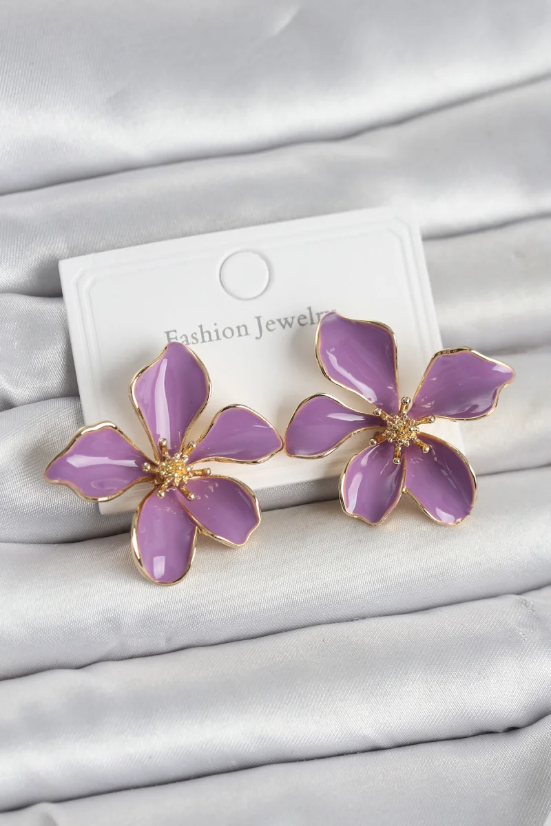 Mor Mineli Çiçek Model Pirinç Kadın Küpe