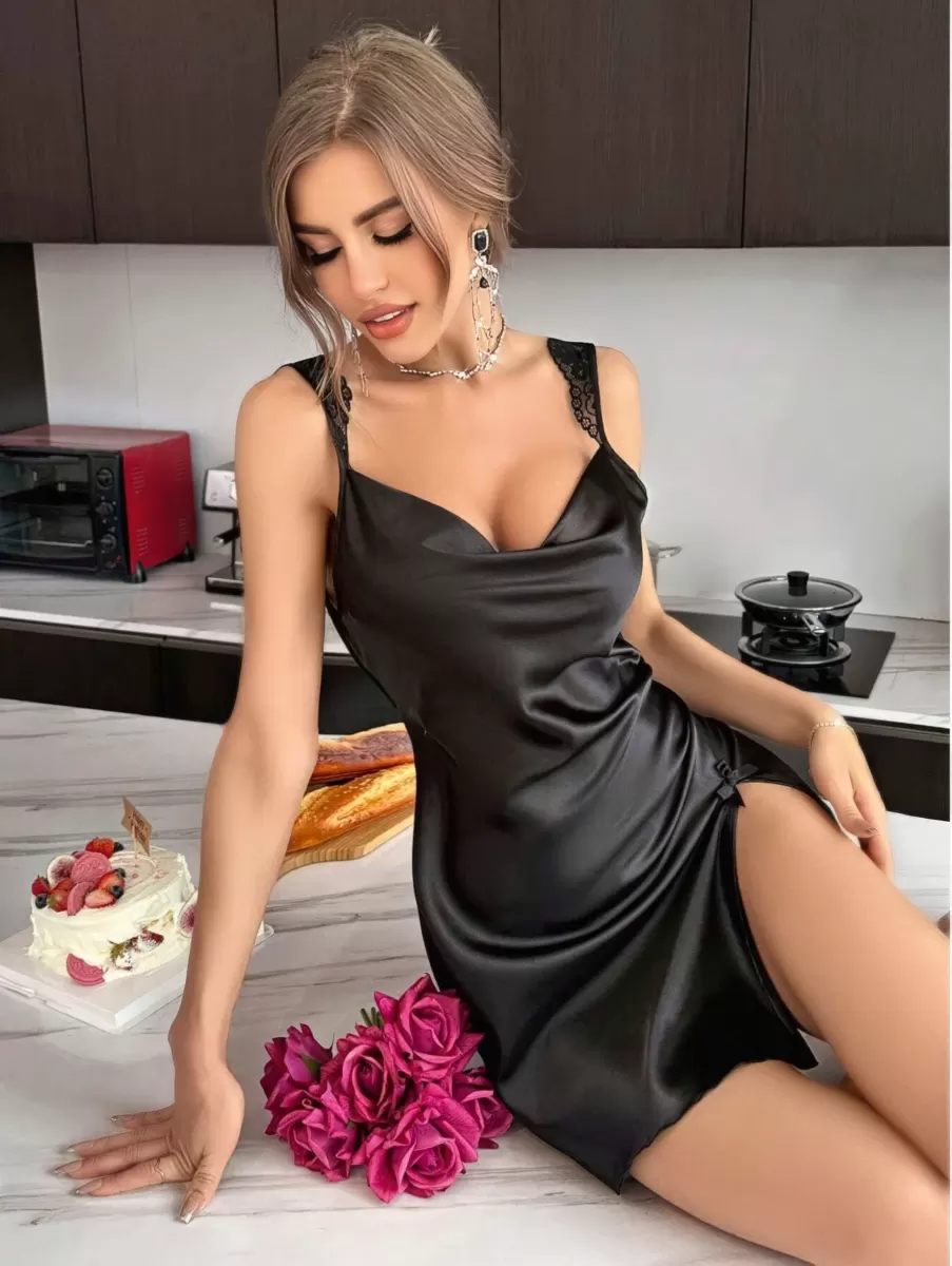 Kadın Siyah Saten Yırtmaç Detaylı Şık Tasarım Gecelik