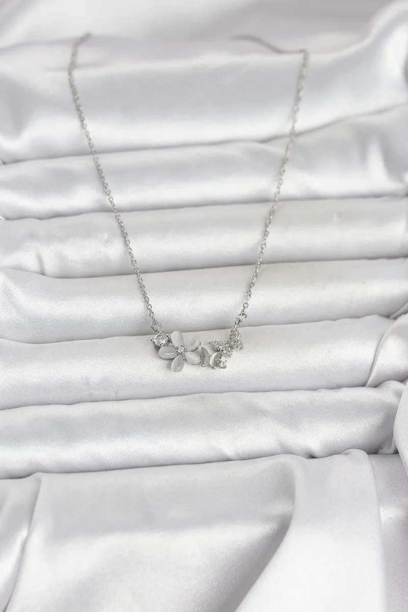 316L Çelik Zincir Gümüş Renk Çiçek ve Kelebek Model Kadın Kolye