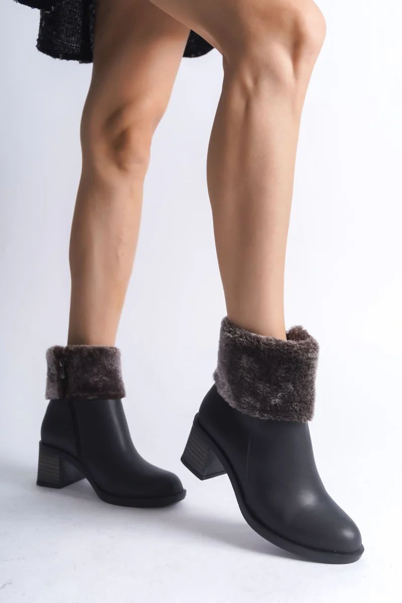 KATYA Fermuarlı Ortopedik Taban Topuklu Kürk Detaylı Kadın Bot  CST - Siyah